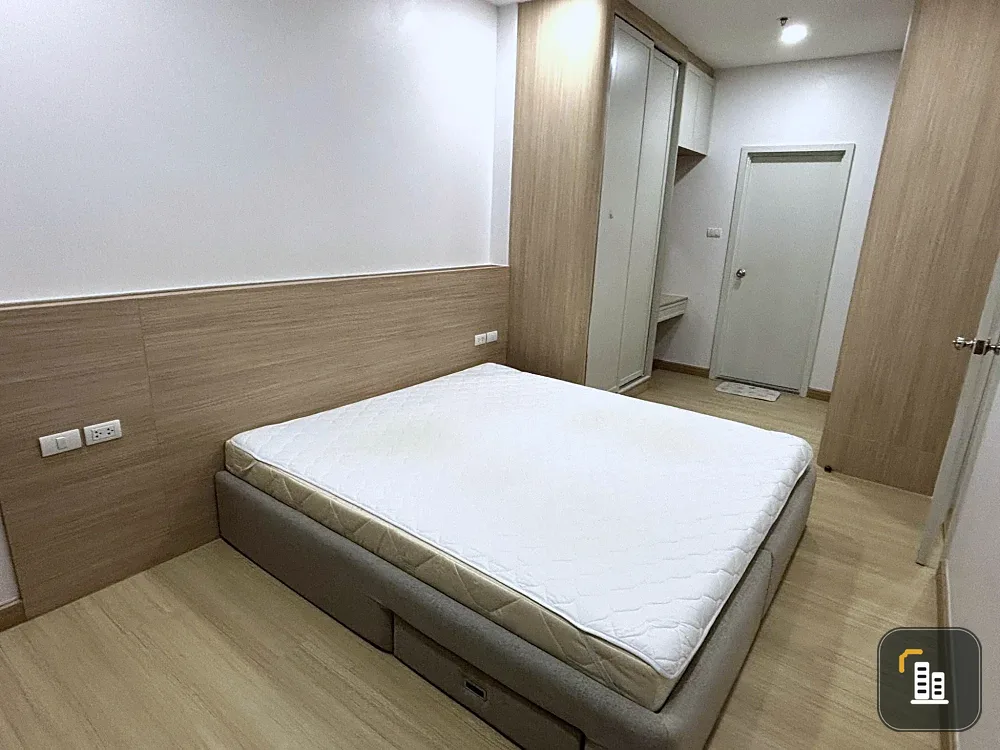 For sale or rent: Supalai Loft Prajadhipok-Wongwian Yai. Spacious room with plenty of usable space. Good location. Reserve now!