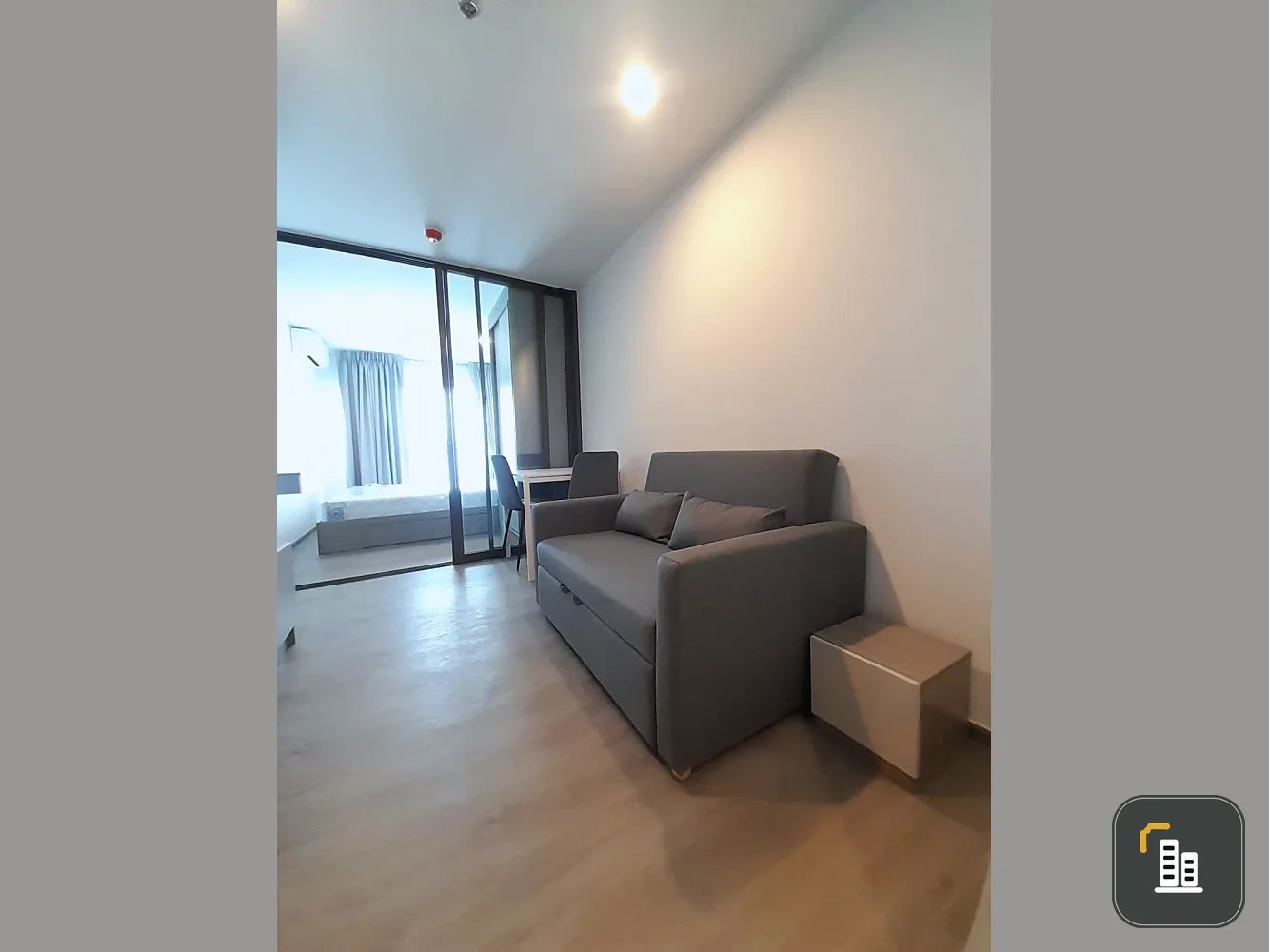 Condo for rent, Regent Home Wutthakat, high floor, city view, ready to move in, built-in furniture throughout the room. You must hurry to reserve.