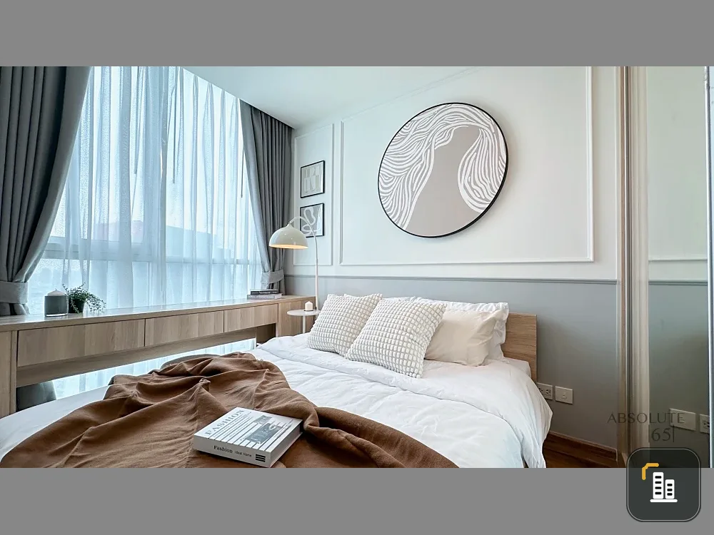 For sale!! Noble Revolve Ratchada 2 Condo, great location, 80 meters from the MRT Cultural Center. Newly renovated, very beautiful, great view. Don't