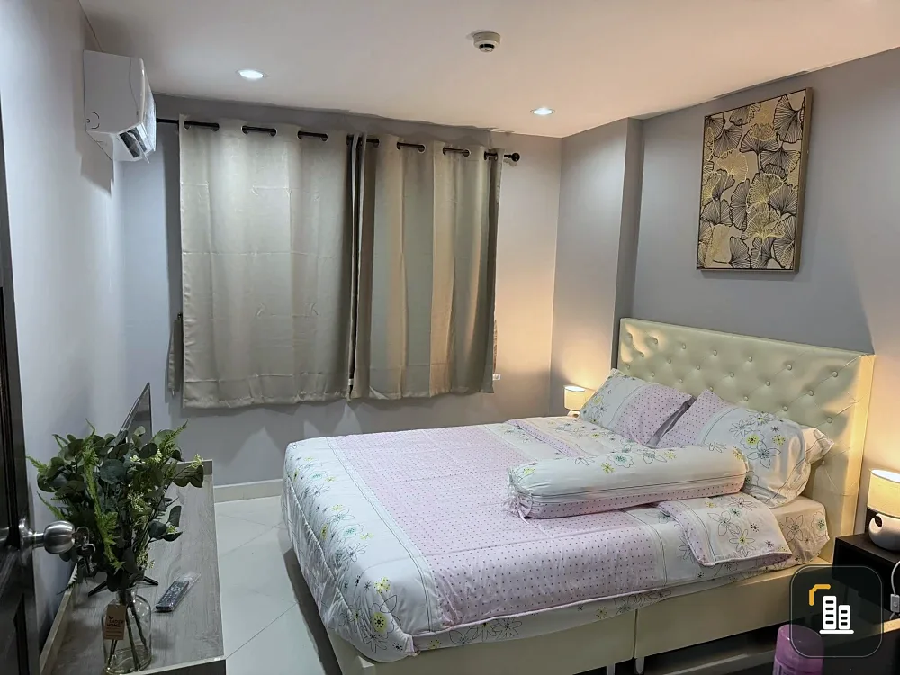 For rent: Park Lane Jomtien Resort, a lovely room with beautiful, well-decorated tones, great location, fully furnished. Reserve now!