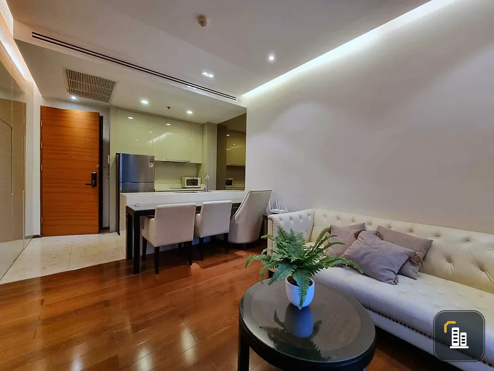 For sale: The Address Sukhumvit 28, 9th floor, nice room, fully furnished, reserve now.