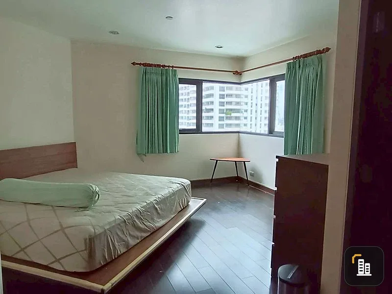 Condo for rent, Sathorn Gardens, 18th floor, with balcony offering stunning city views, near the BTS, ready to move in!!!