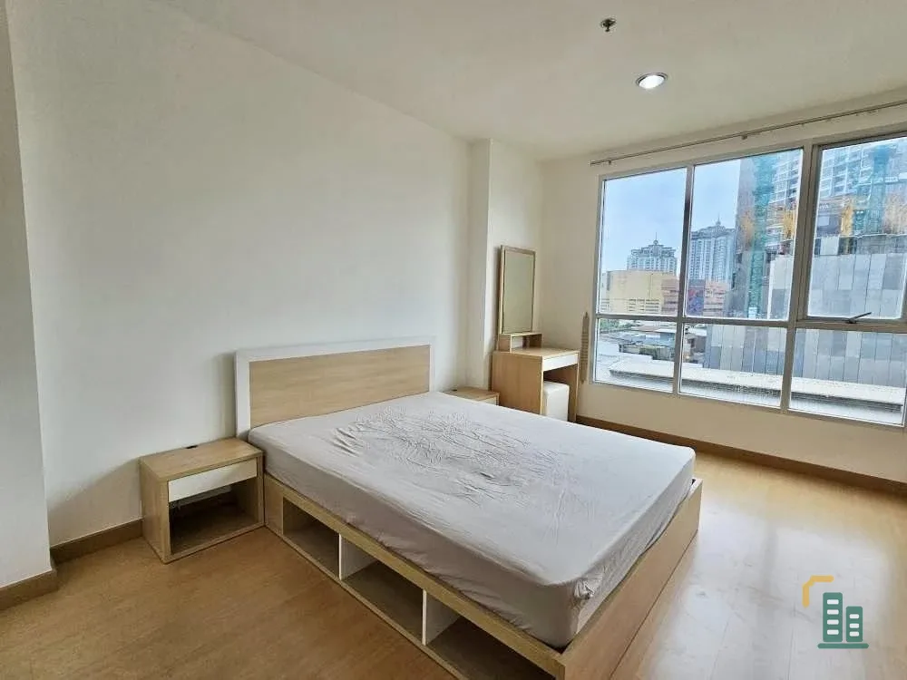 For sale: Life @ Sukhumvit 65, spacious room, lots of usable space, fully furnished and equipped with appliances. Reserve now!