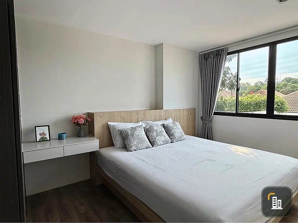 For sale: G Condo Sriracha, a lovely room on the 2nd floor, good location, fully furnished, convenient transportation. Reserve now!