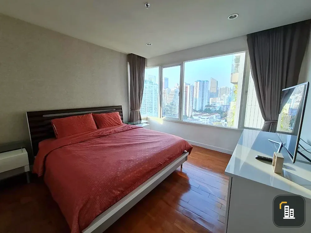 For sale: Baan Siri 31 Condo, beautiful floor plan, corner unit, 88 sq m., quiet, high floor, great view, don't miss it.