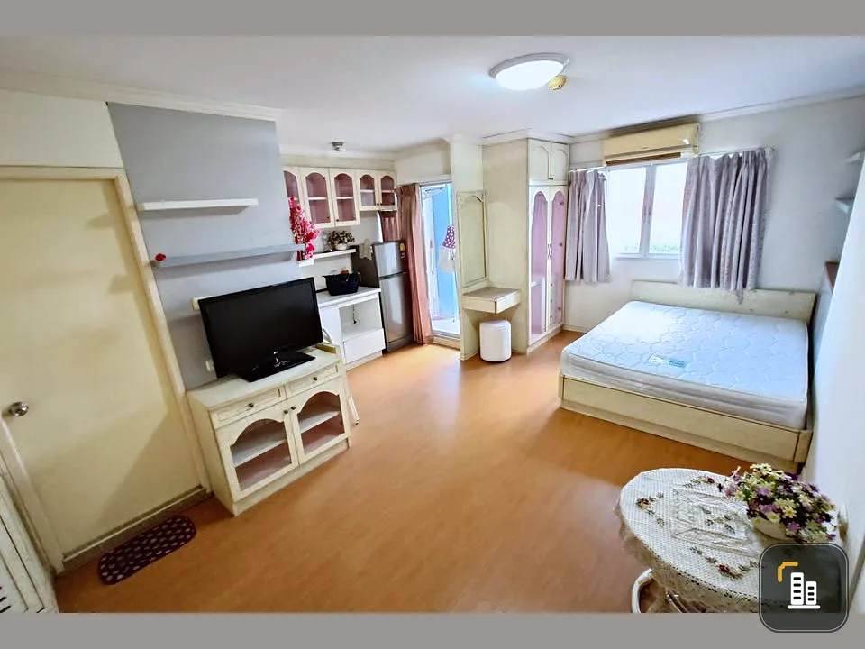 For sale: Lumpini Condo Town, Rattanathibet. Furnished room, corner unit, no adjoining units. Reserve now! This is a great deal! If you don't reserve,