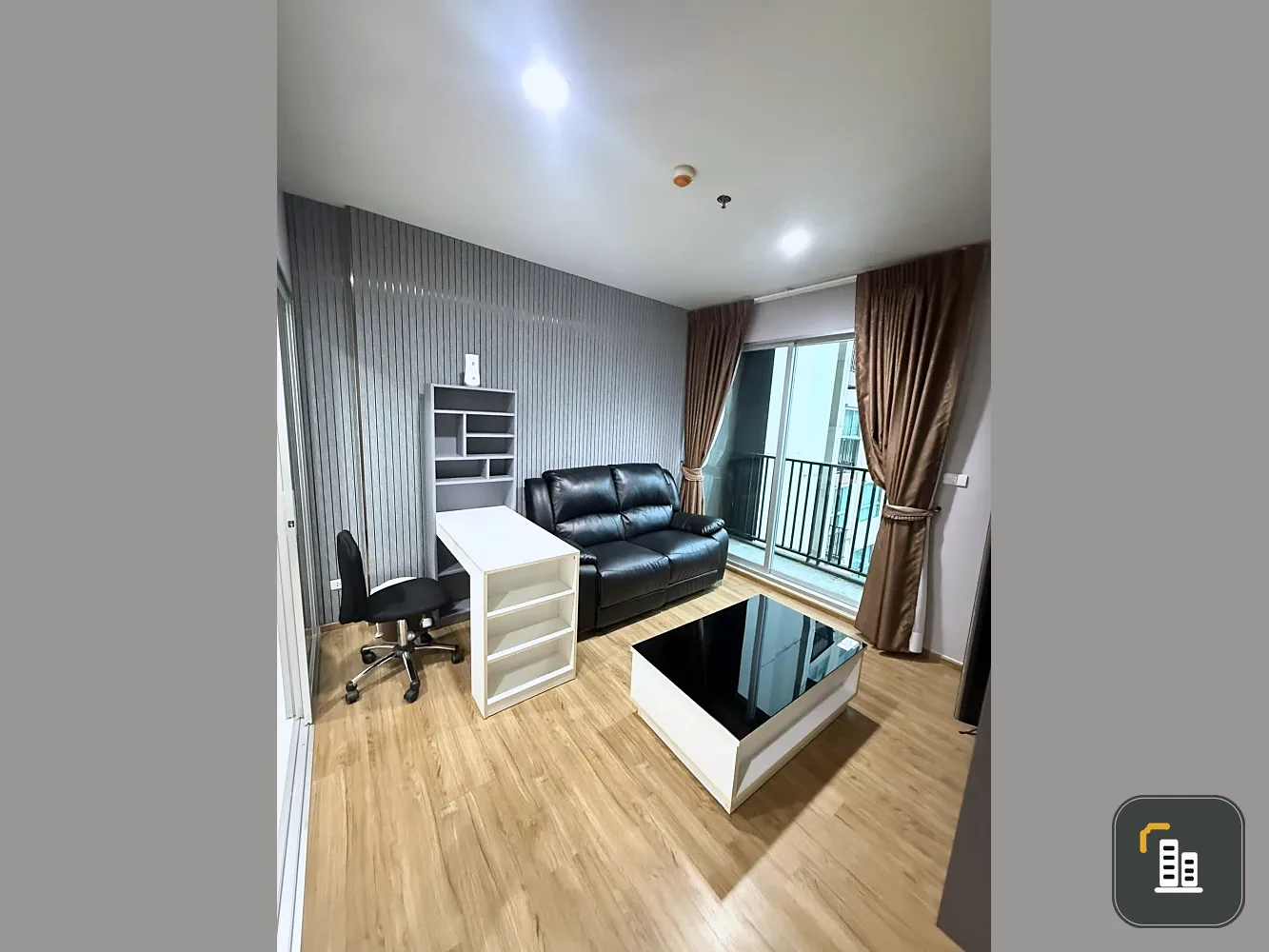 For sale: Fuse Chan-Sathorn, a very high floor unit with well-proportioned rooms. Reserve now, don't delay!