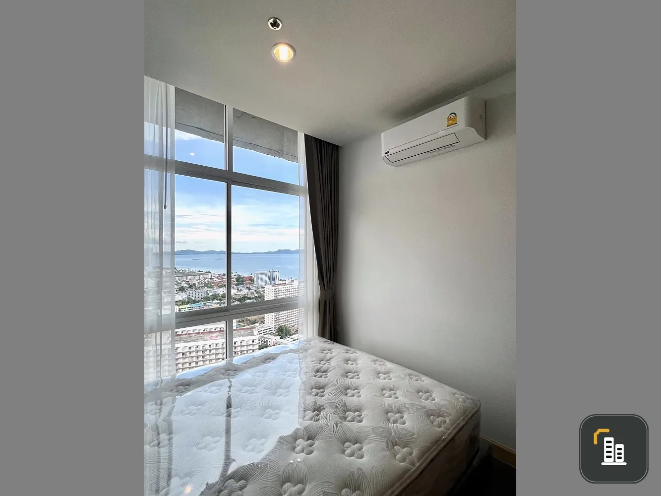 For rent: The Grand Jomtien, 2 bedrooms, plenty of living space, fully furnished, good location, beautiful sea view, don't miss it!