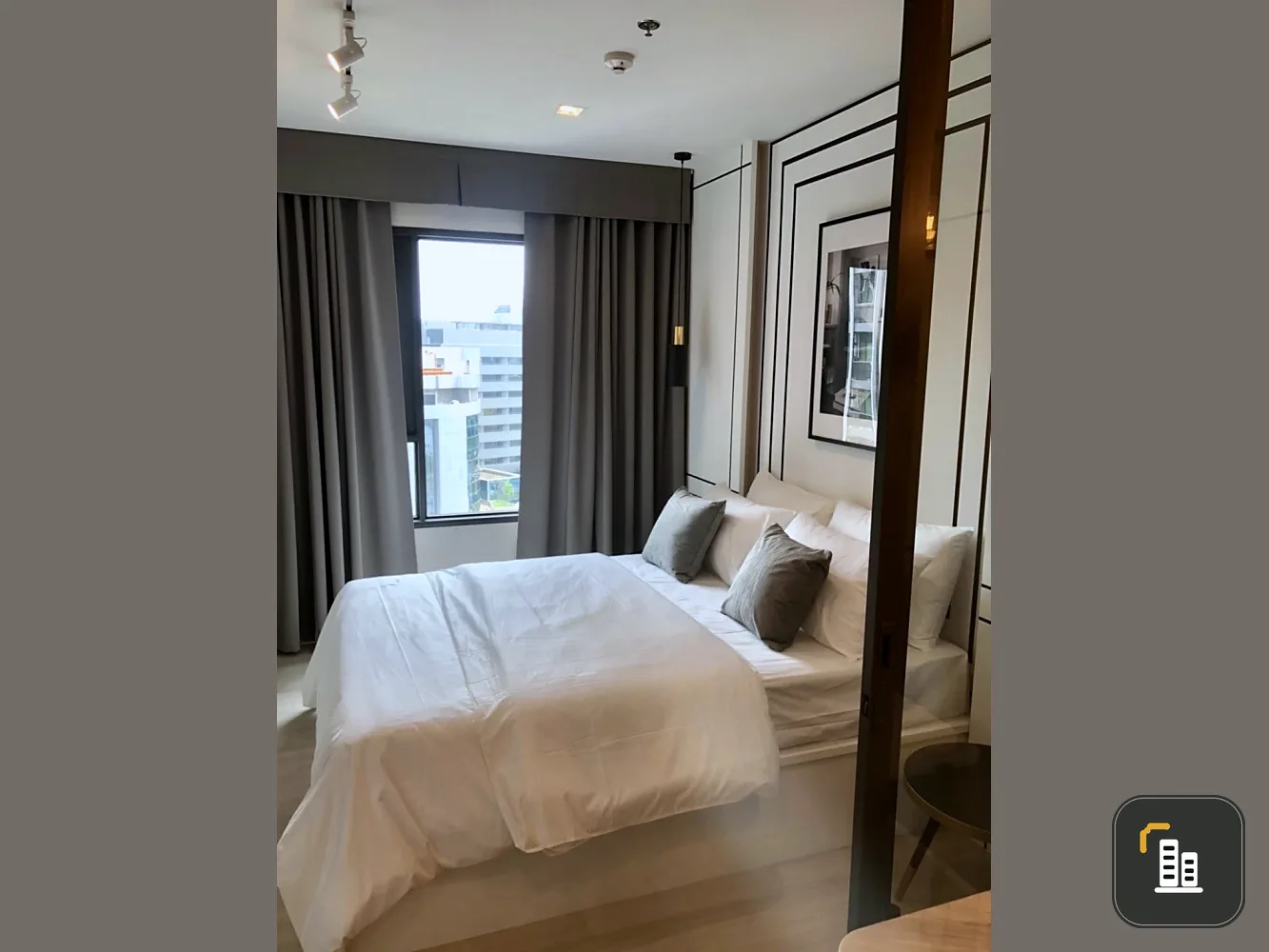 For rent Life One Wireless, 26th floor, beautifully decorated, simple, luxurious, and expensive-looking. Beautiful view from the high floor. All furn