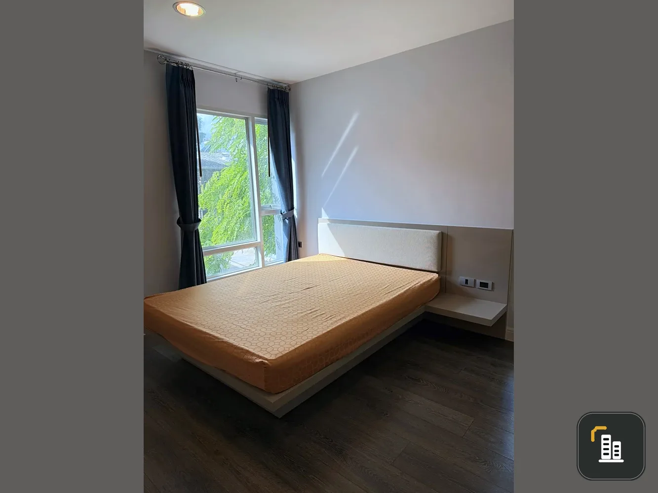 For rent: The Crest Sukhumvit 49, 2nd floor, corner room, quiet, shady atmosphere, you can't miss this opportunity to reserve.