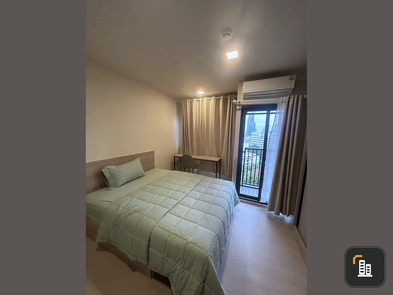 For rent: Luxury condo FLO by Sansiri, fully furnished with built-in appliances. Move in now!