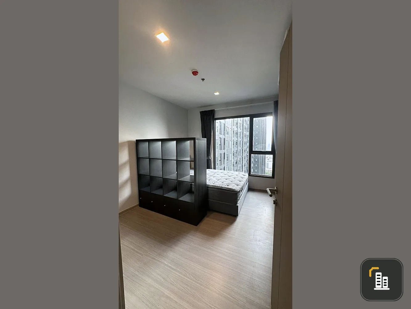 For rent: Life Asoke-Rama 9, 31st floor, fully furnished, nice room, reserve now, don't miss out.
