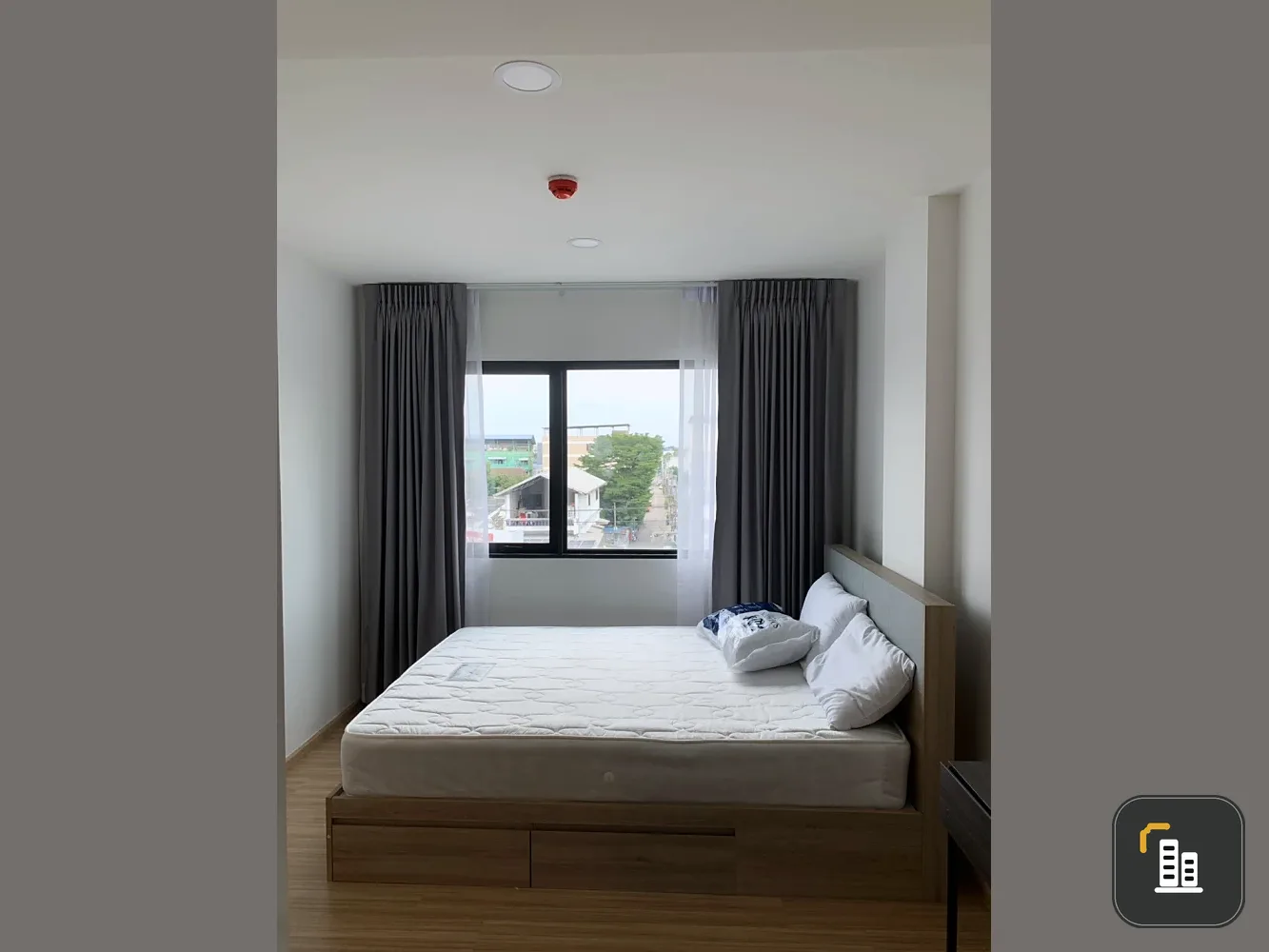 For sale: Chewathai Hallmark Lat Phrao-Chokchai 4. For customers who want a large, spacious room with a work area, cooking area, and a spacious kitche