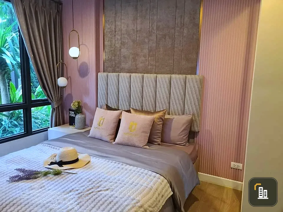 For sale: Metro Luxe Riverfront Rattanathibet, a beautifully decorated room with full furnishings and convenient transportation. Reserve now!