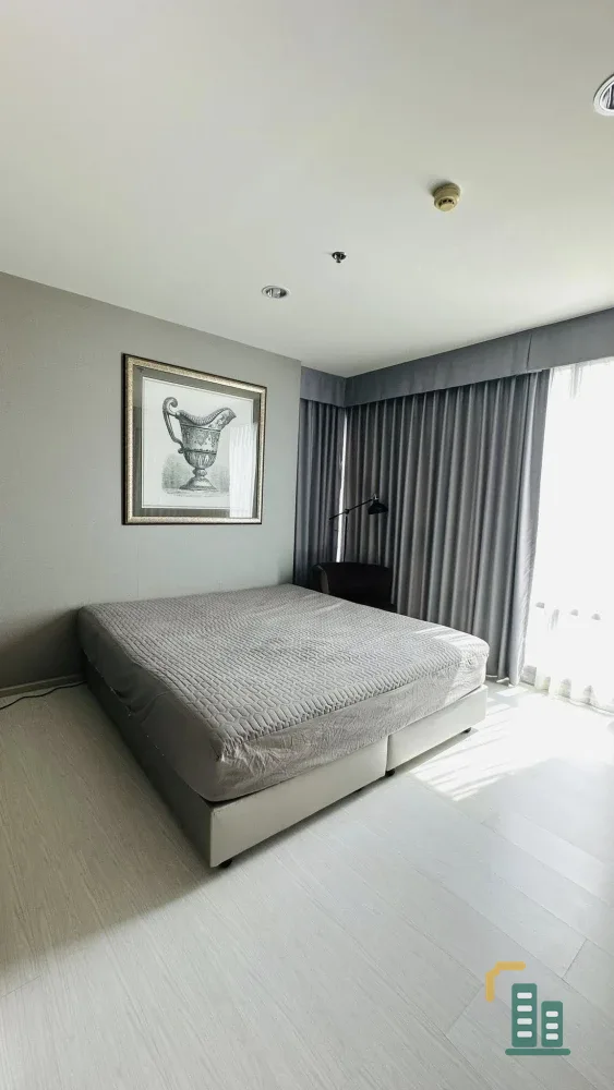 For rent: Rhythm Sukhumvit 42, 20th floor, spacious room, airy, lots of natural light, fully furnished. Hurry, it'll be gone soon.