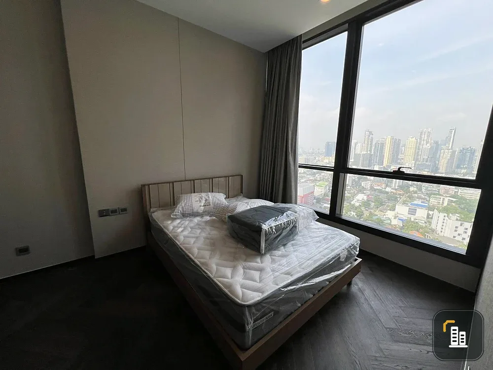 For rent The Esse Sukhumvit 36, fully furnished room, ready to move in, 21st floor, high view, complete here, just drag your bags and move in.