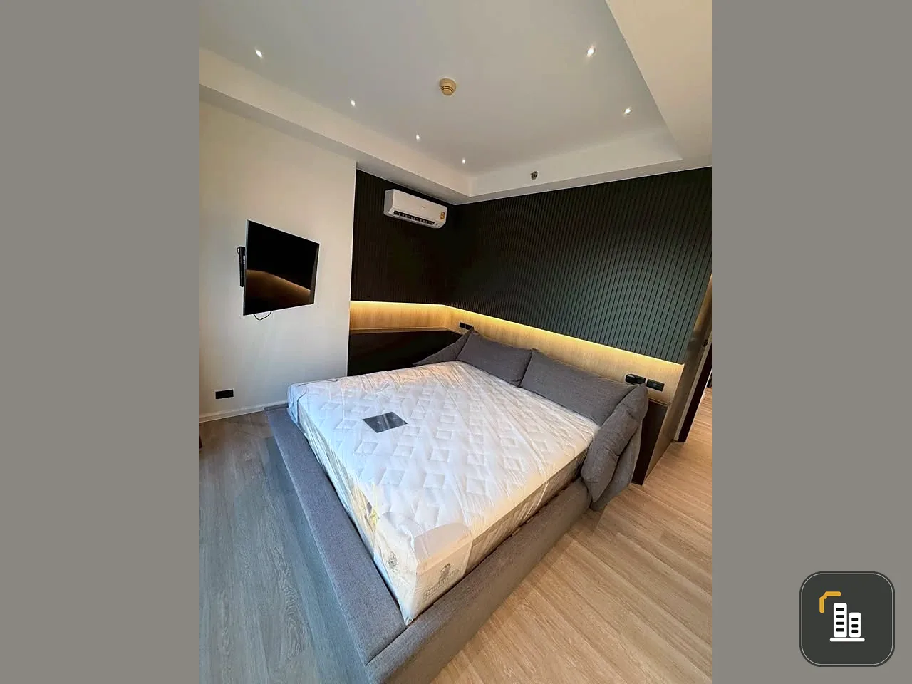 Urgently for rent: Thru Thonglor, luxurious modern style, fully furnished, ready to move in immediately.