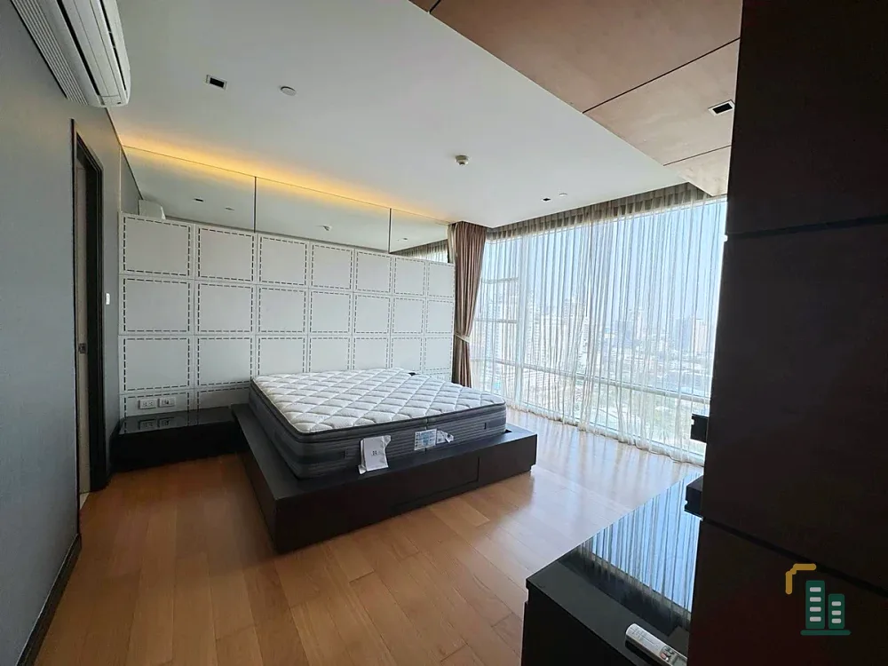 For sale: Fullerton Sukhumvit, 24th floor, beautiful room, fully furnished. Interested in owning one? Hurry and reserve now!