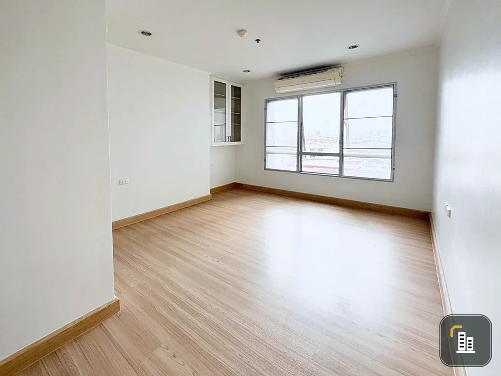 For sale: Motif Condo Sathorn – Wongwian Yai, spacious room, lots of usable space, empty room, good location, reserve now!