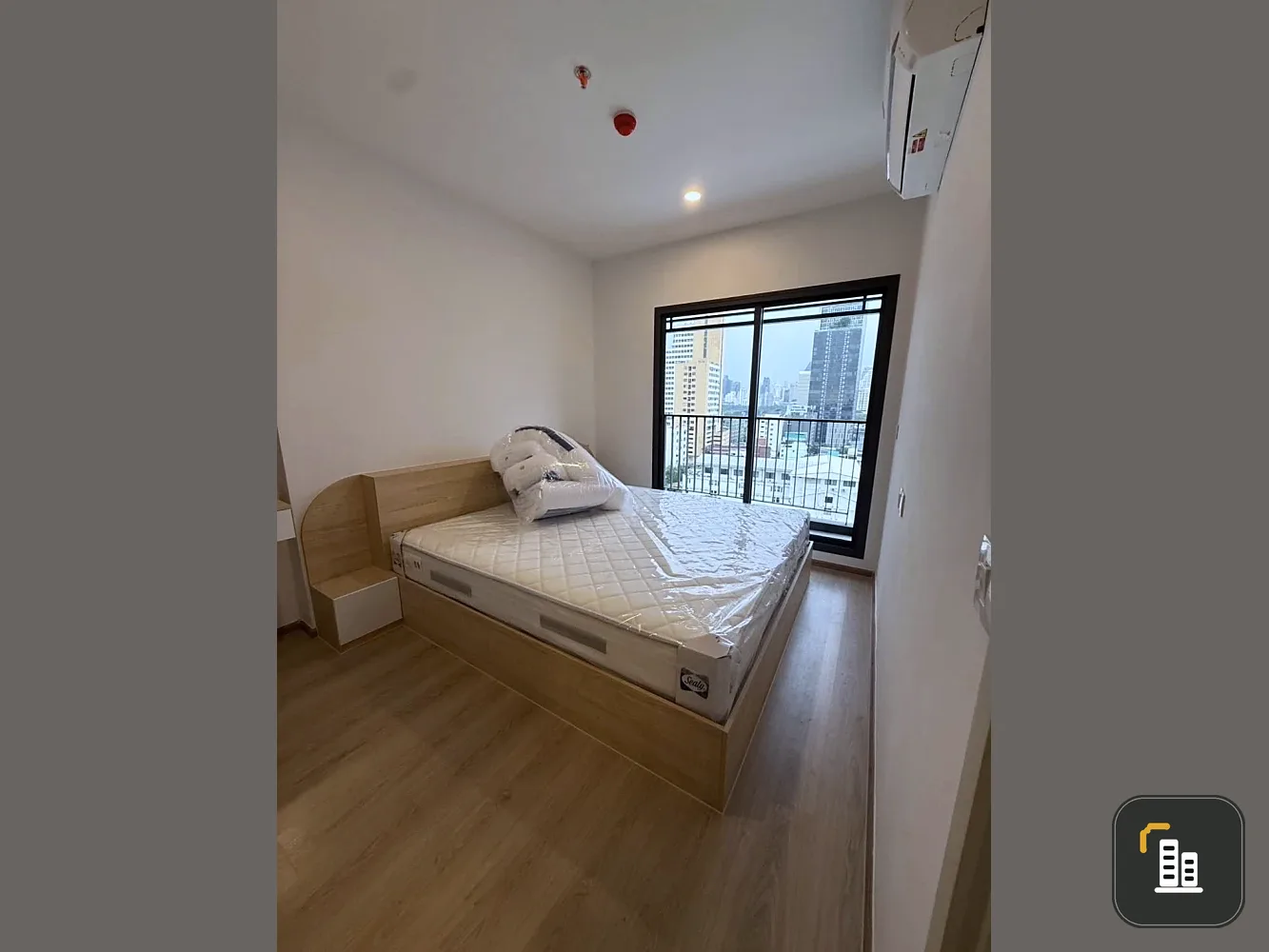 Condo for rent, Life Rama 4 - Asoke, ready to move in, complete with amenities, just bring your own luggage and move in. You must reserve.