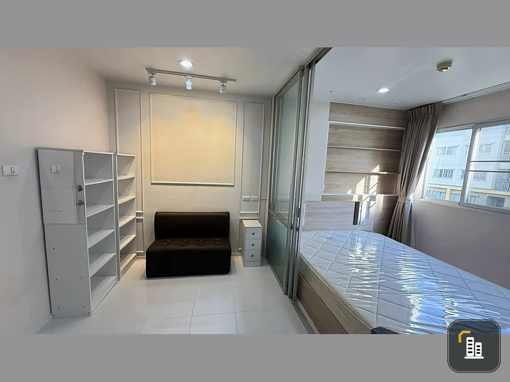 For sale: Lumpini Condo Town Ramindra-Lat Pla Khao, a lovely room on the 4th floor, fully furnished, beautiful garden view, don't miss it!