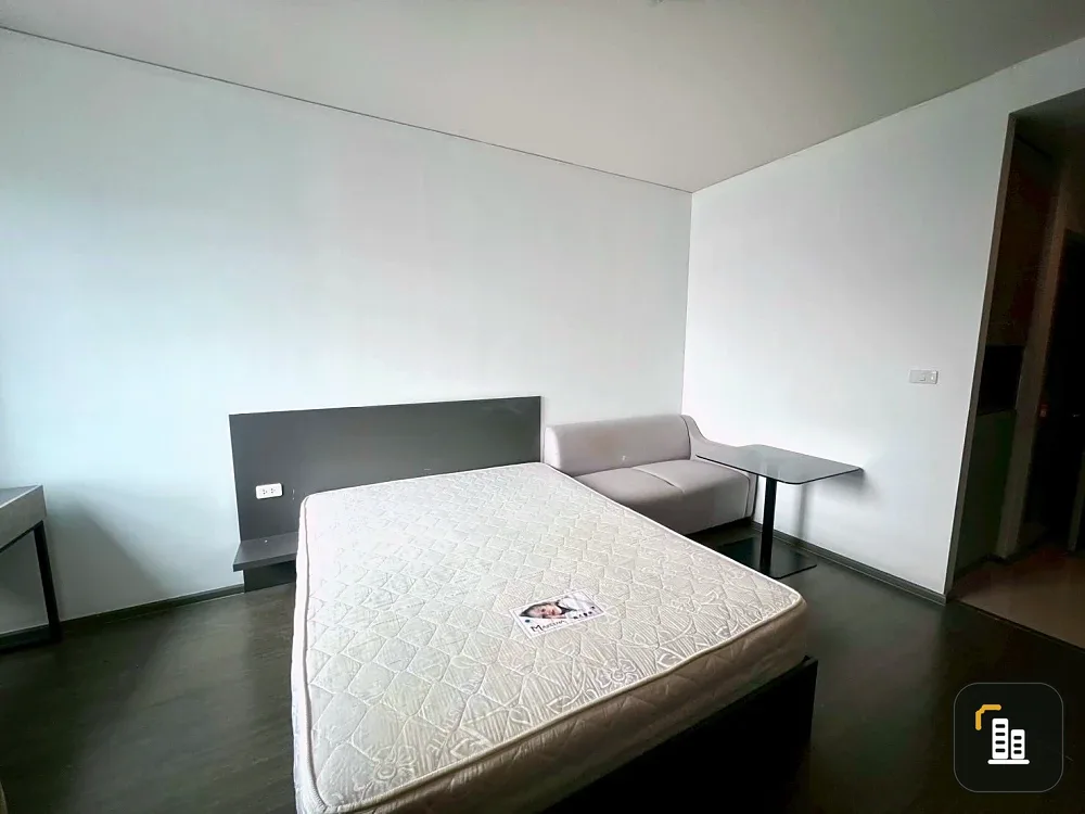 For rent Ideo Phahol - Saphan Khwai, a nice room, fully furnished and equipped, just bring your own luggage and move in.