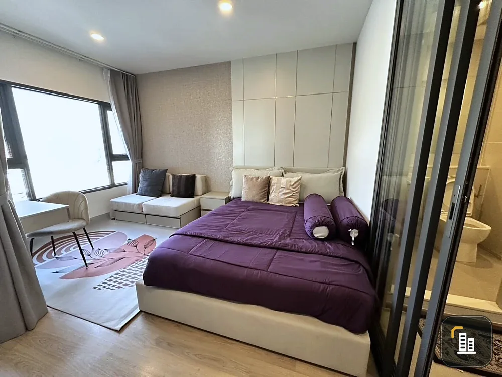 Condo Life Rama 4 Asoke for rent, ready to move in, complete with amenities, good price, reserve now before it's too late.