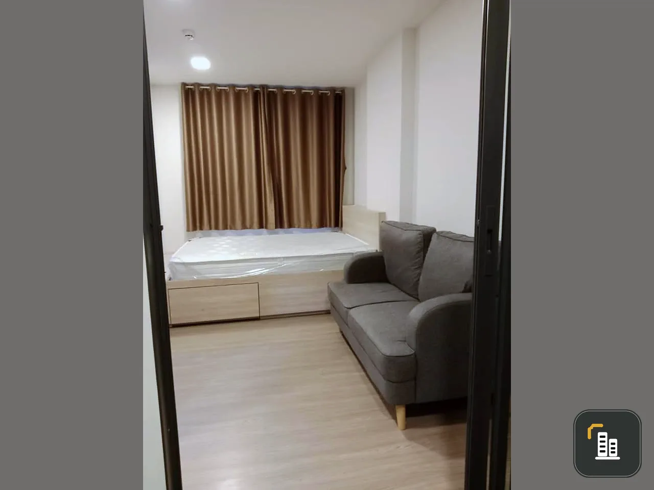 For sale: The Muve Bangna, fully furnished and equipped with appliances, including a built-in kitchen. Hurry up and get this price!