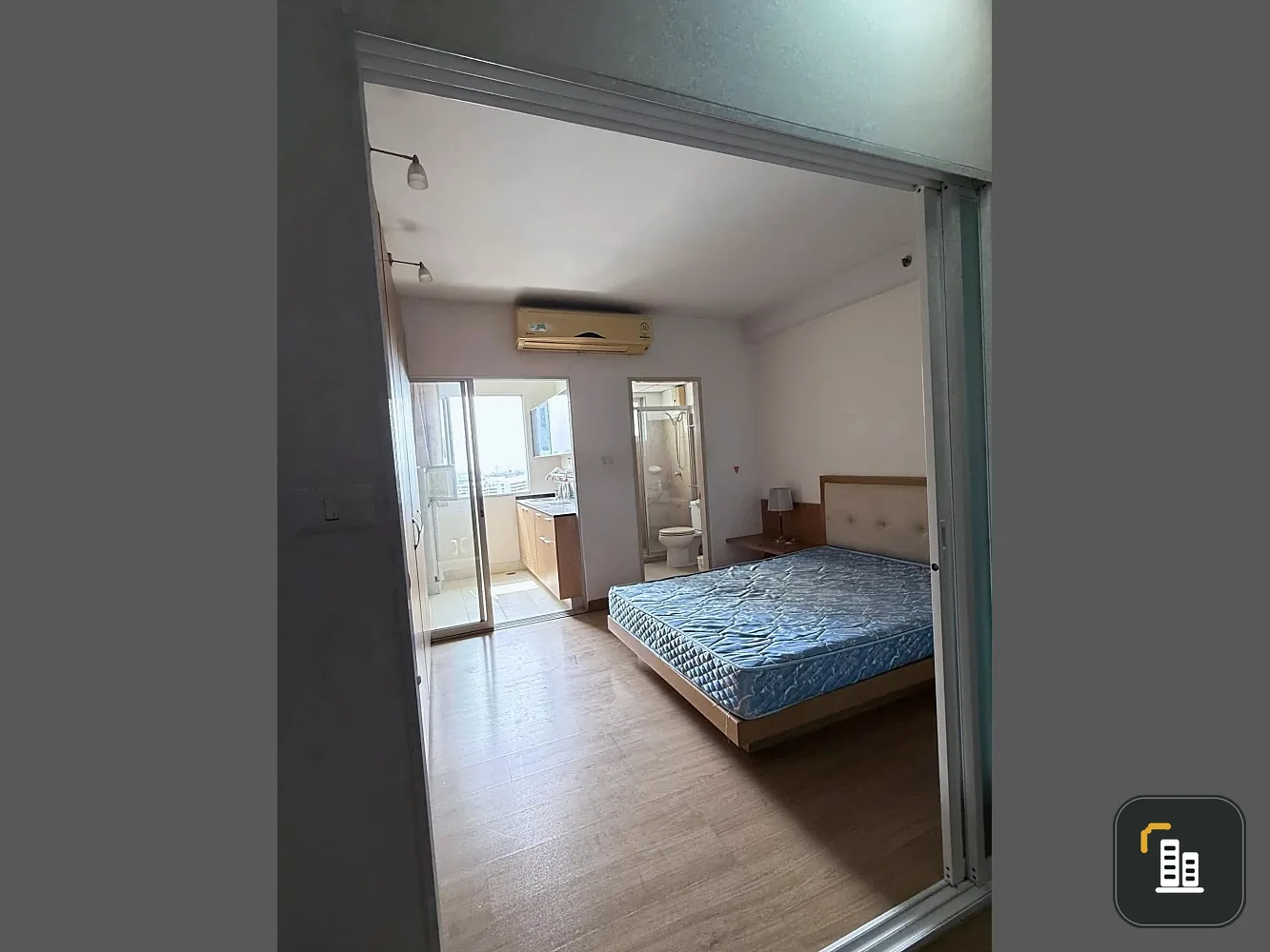 For rent: Supalai Park Srinakarin, 14th floor, just the right height, beautiful city view, great price, don't miss it.