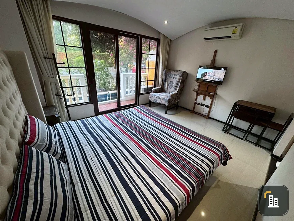 For sale or rent: Venetian Signature Condo Resort Pattaya, 1st floor, poolside room, quiet corner room, hurry and reserve now!
