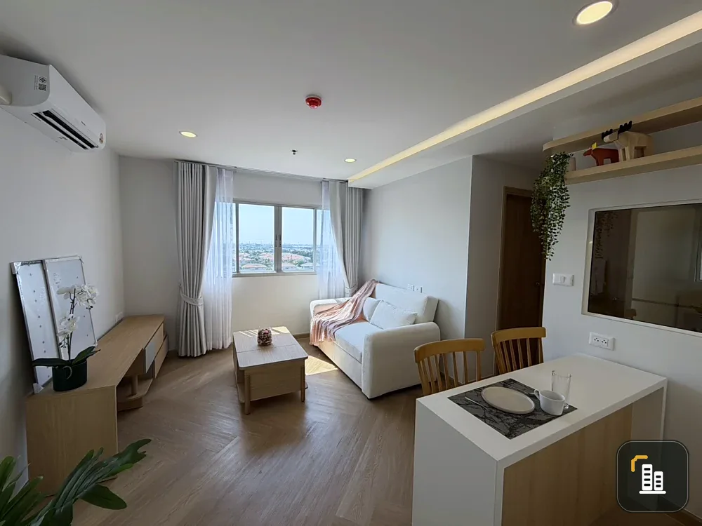 For sale: Lumpini Mega City Bangna, decorated in a warm, minimalist style, with a lake view and sunset, open, no buildings blocking the view. Don't mi