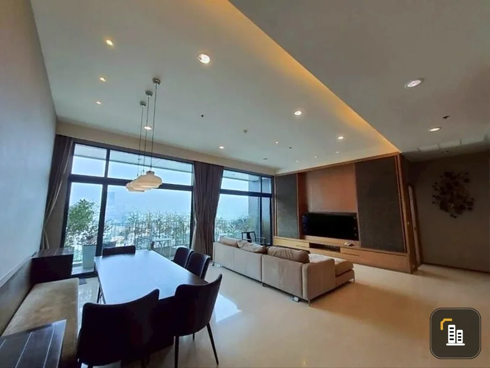 For sale/rent: Parco Condominium, penthouse unit, very high floor, 4 bedrooms, 5 bathrooms + maid's room. You can't miss this opportunity!
