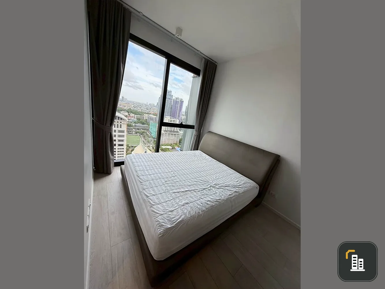For sale: The Lofts Silom, fully furnished, ready to move in. Interested? Reserve now! Don't miss out!