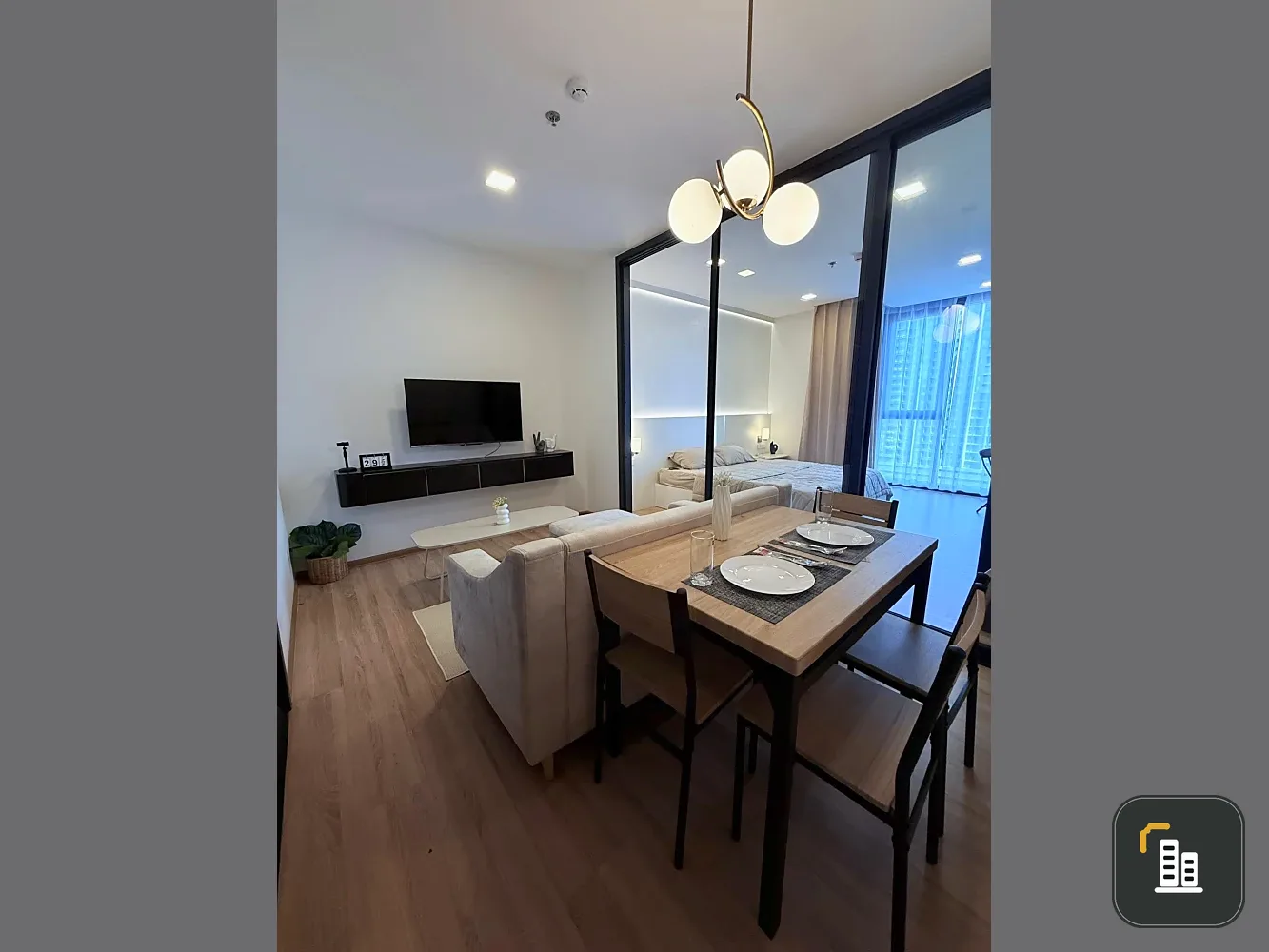 XT Phayathai for rent, glass partition room with clear zone, fully furnished, ready to move in, not on the school side, unblocked view, reserve now.