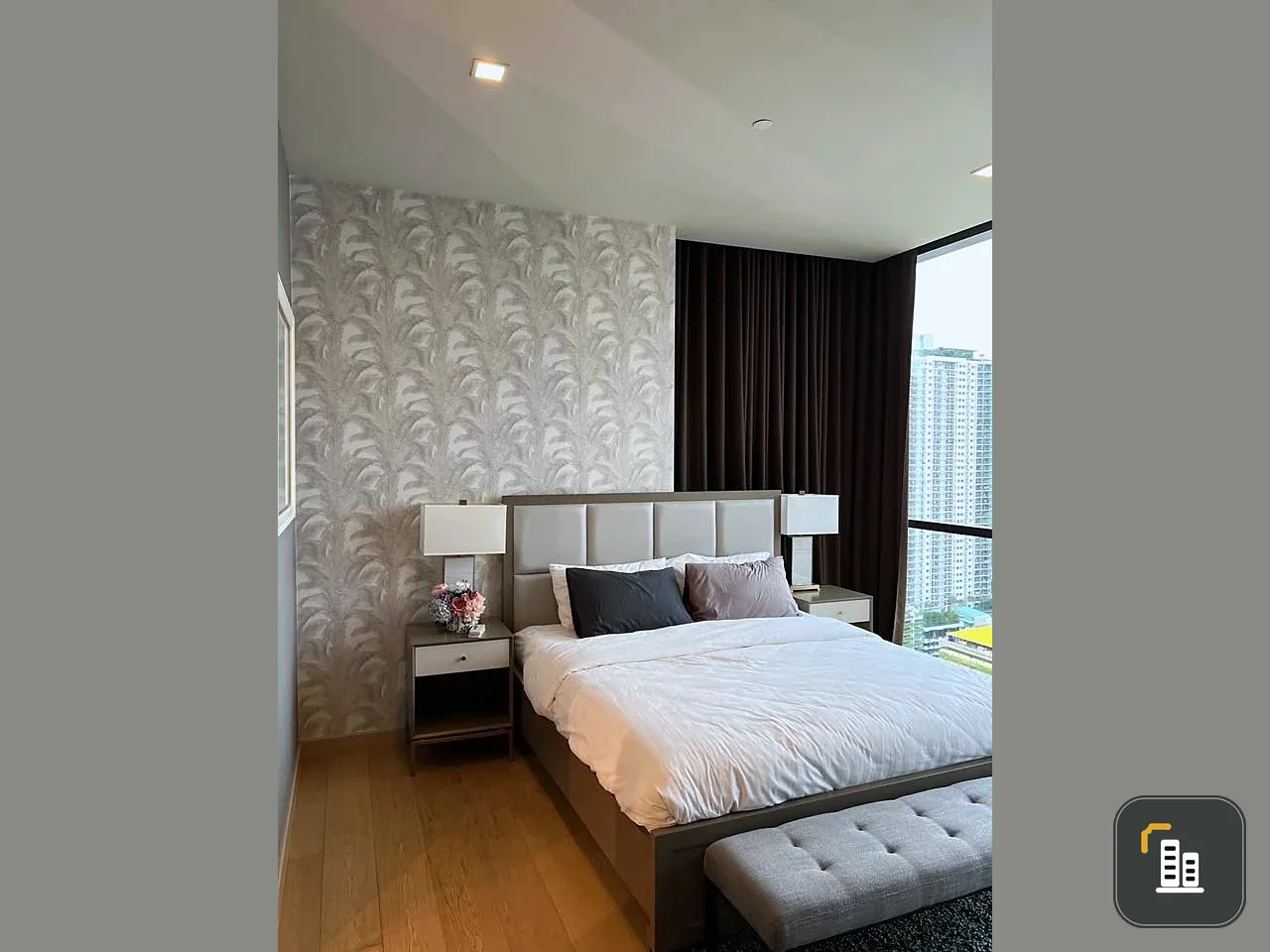 For sale or rent: The Monument Thonglor, 24th floor (highest zone for 2 bedrooms), north facing, open view, shady all day, don't miss it.