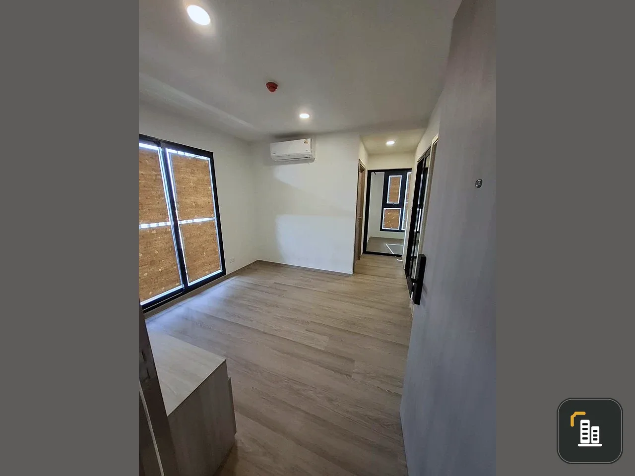 Selling a reservation for Origin Play Bangkhunnon Triple Station, corner unit, great location, beautiful garden view, don't miss it.