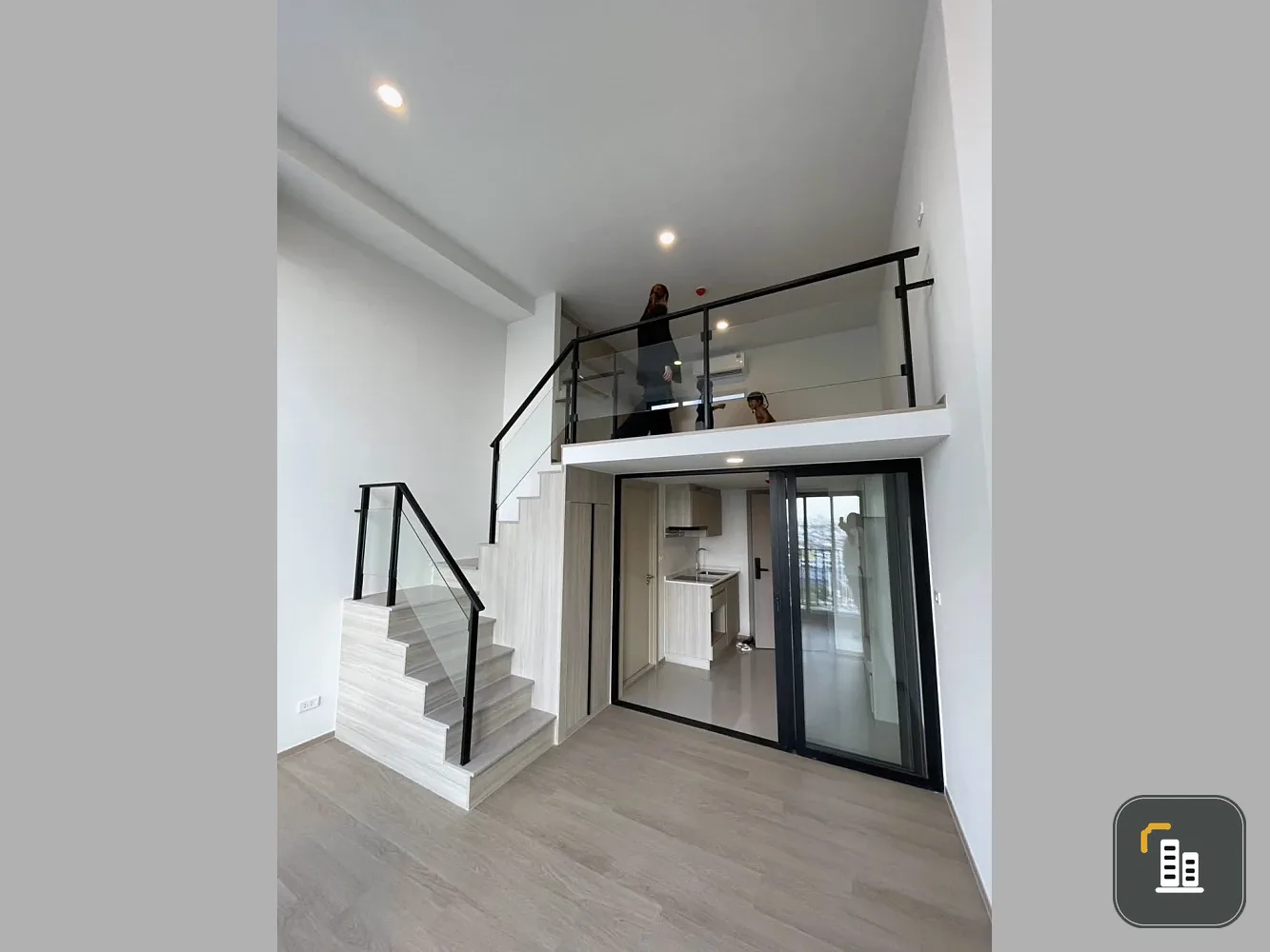Selling down payment for Origin Play Bangkhunnon Triple Station. Nice unit, great location, convenient transportation. Book now!
