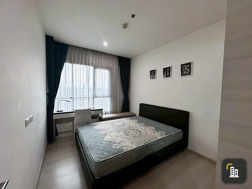 Selling Life Ratchadapisek 1 bedroom, 1 bathroom unit. Spacious living area, fully furnished. Such a great deal, book now!