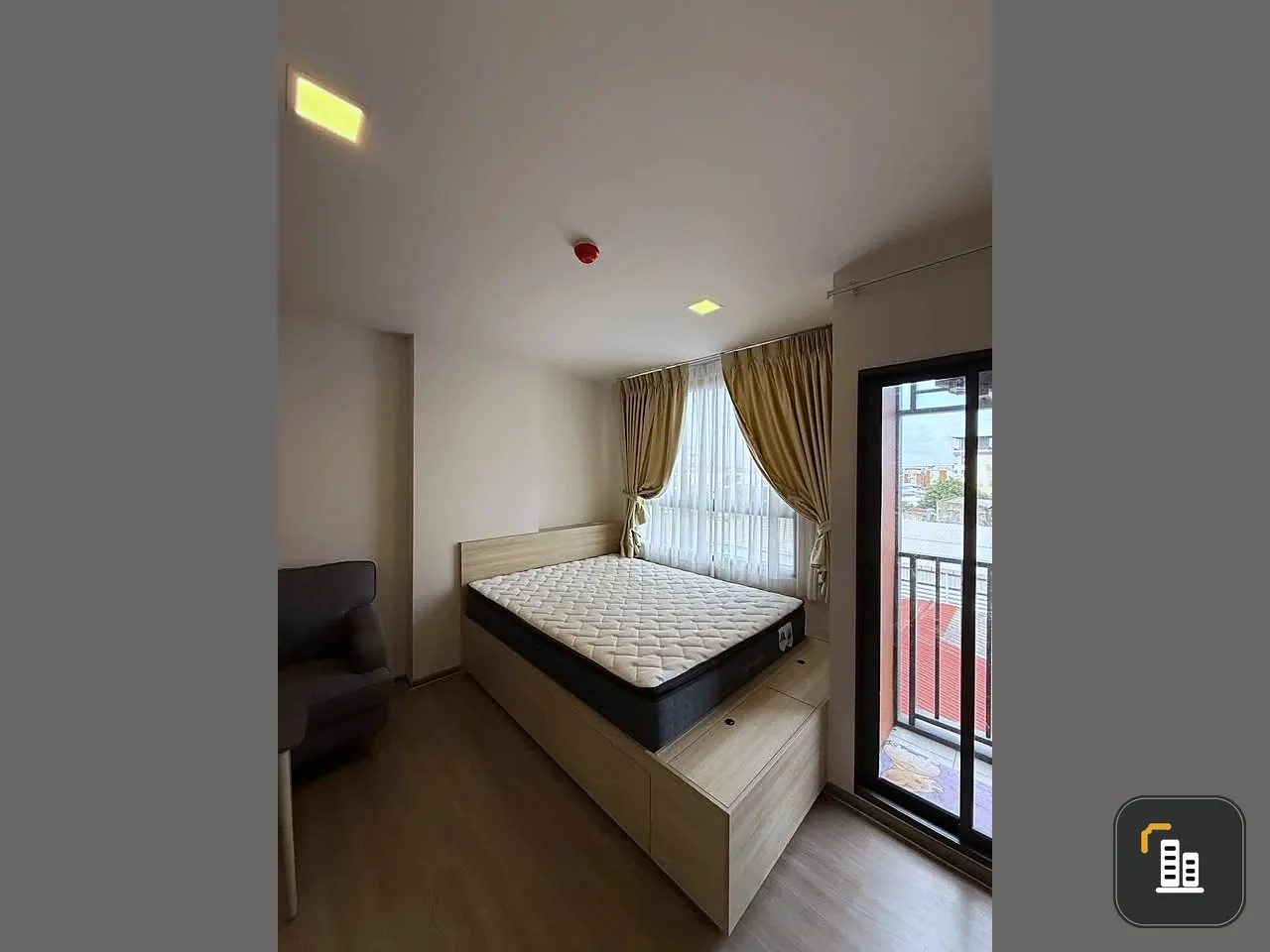 For rent: The Move Bangna condo. Ready to move in, fully furnished with appliances. Affordable price. Book now before it's too late!
