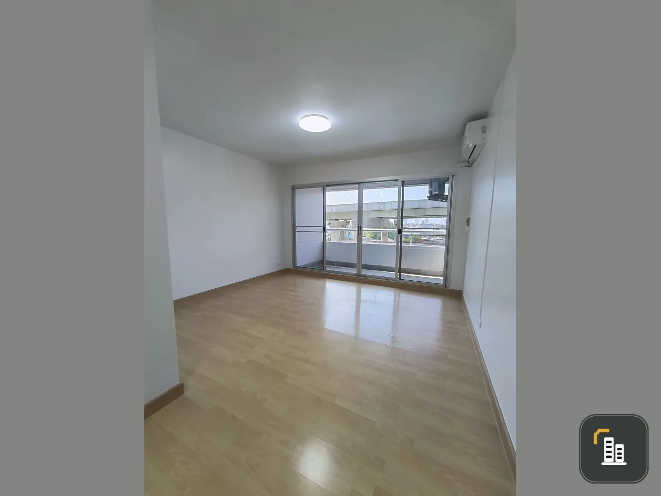 Selling a Garden Court 1-bedroom, 1-bathroom unit with spacious living area, prime location, and complete amenities. Don't miss out!