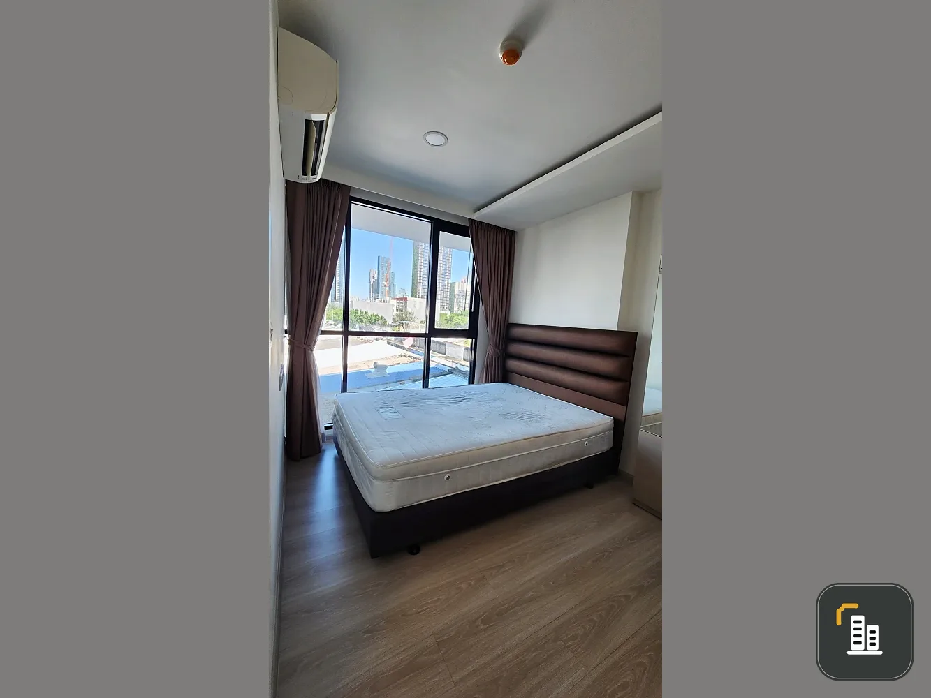 For rent: VTARA Sukhumvit 36, 5th floor, fully furnished unit, very livable. Book now!
