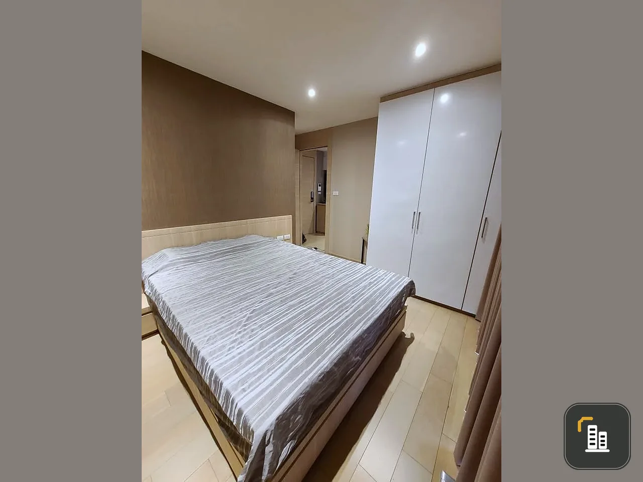 KLASS Silom for sale. Good condition, ready to move in. Corner unit. Red brick construction, no floor subsidence. Book now before it's gone!