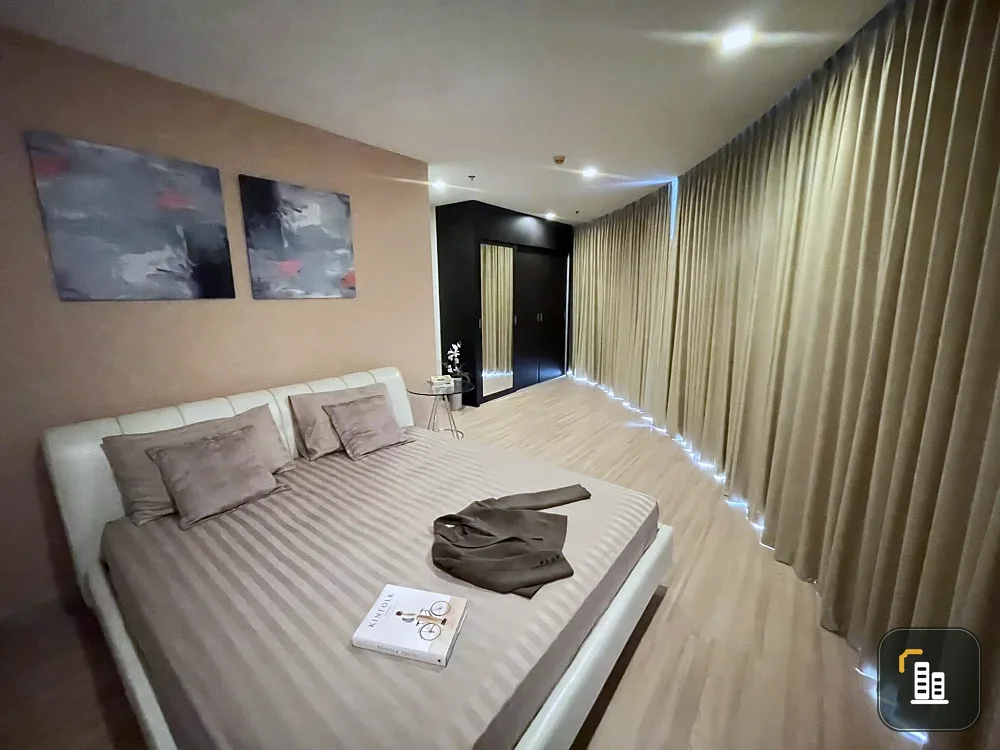 For rent: Sky Walk & Weltz Residence, 21st floor, curved unit, BTS view, beautifully decorated. Book now!