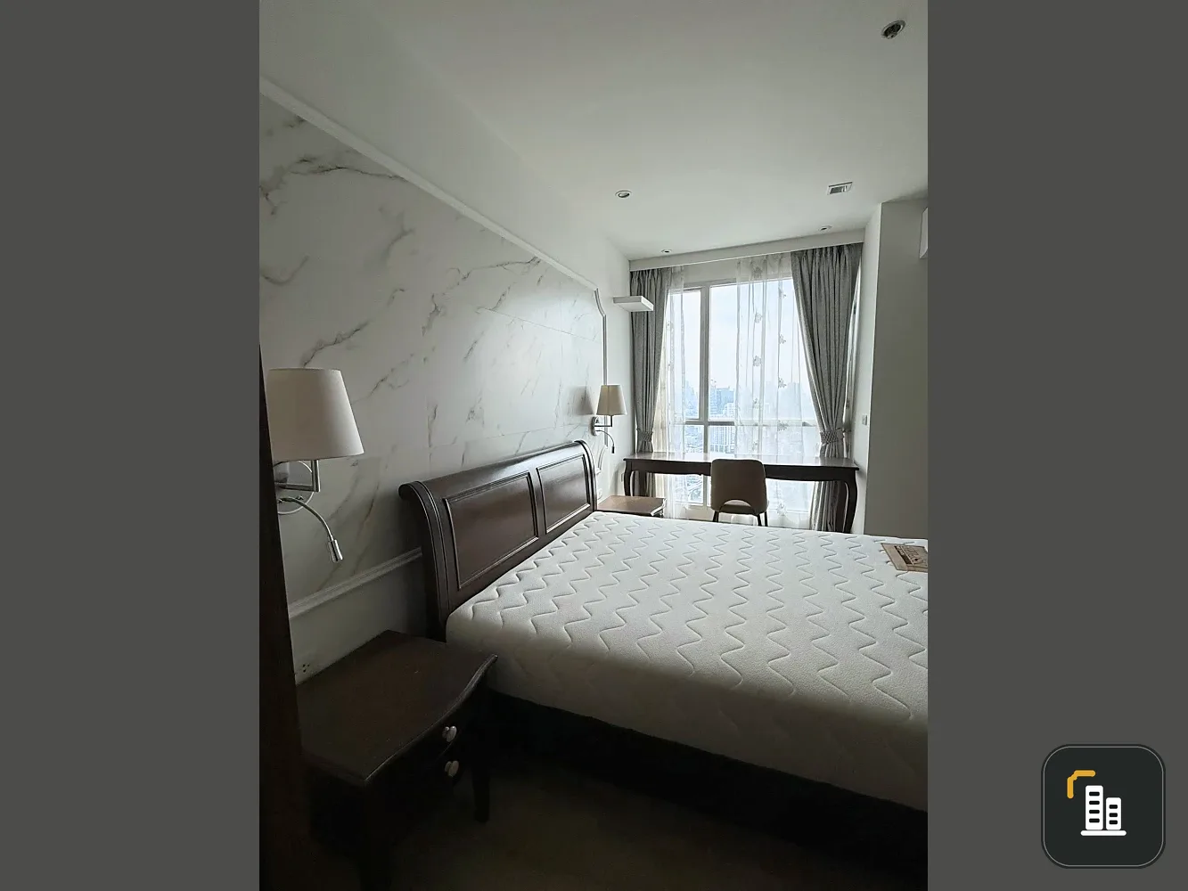For rent: Rhythm Phahon-Ari. Spacious room with ample usable space, high-quality built-in marble wall cabinets, and stunning high-floor views. Book now