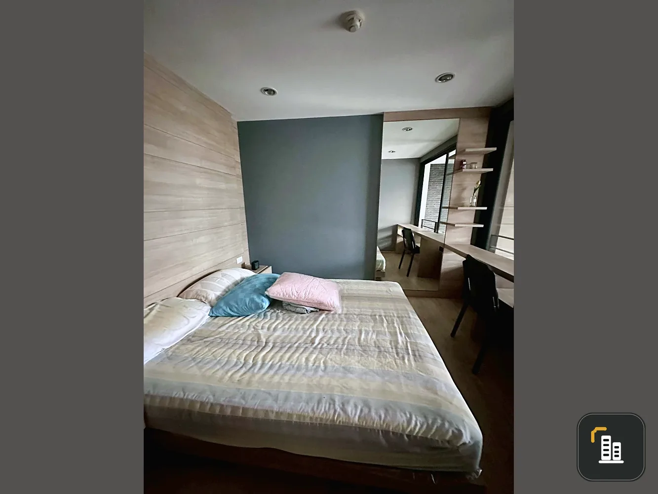 L Loft Ratchada 19 for sale. Features high ceilings (over 5 meters), fully furnished and ready to move in, with built-in furniture made of real wood.