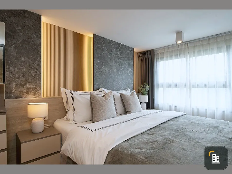 For rent: Ideo Rama 9 - Asoke. Very high floor unit with beautiful built-in furnishings throughout. Highly recommended!