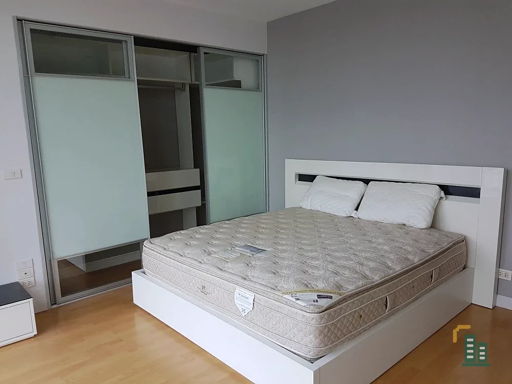 For rent: Nusasiri Grand, 2 bedrooms, spacious living area, fully furnished. Don't miss this great opportunity!