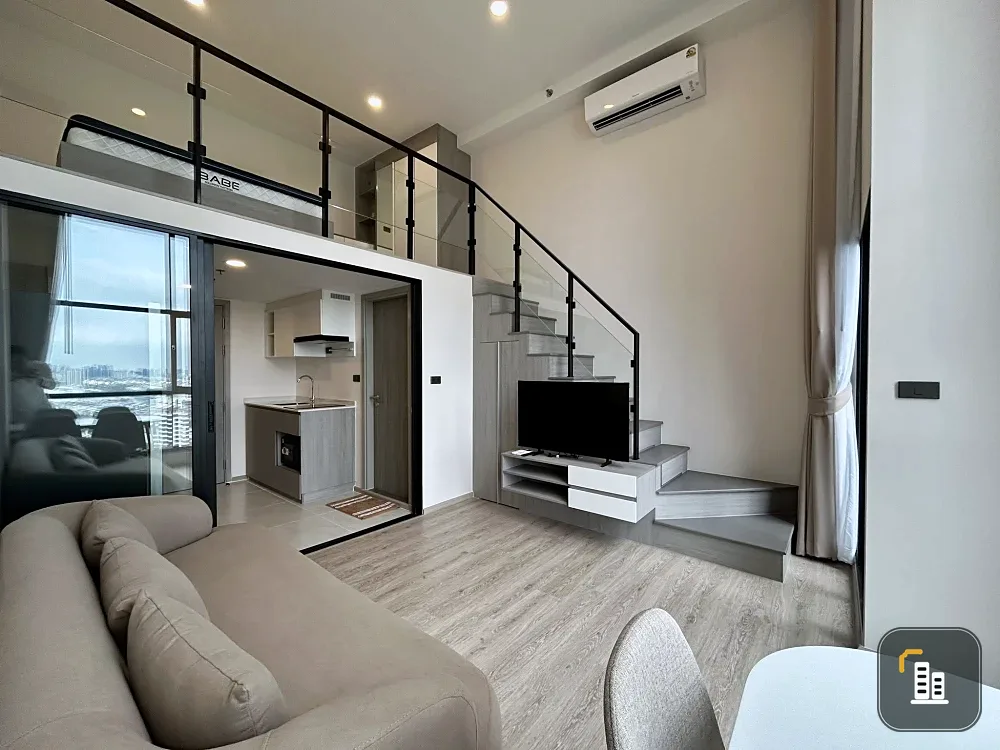 Rent Origin Plug & Play Sirindhorn Station. 4.2 meter high ceilings, separate and more private rooms. Book now!