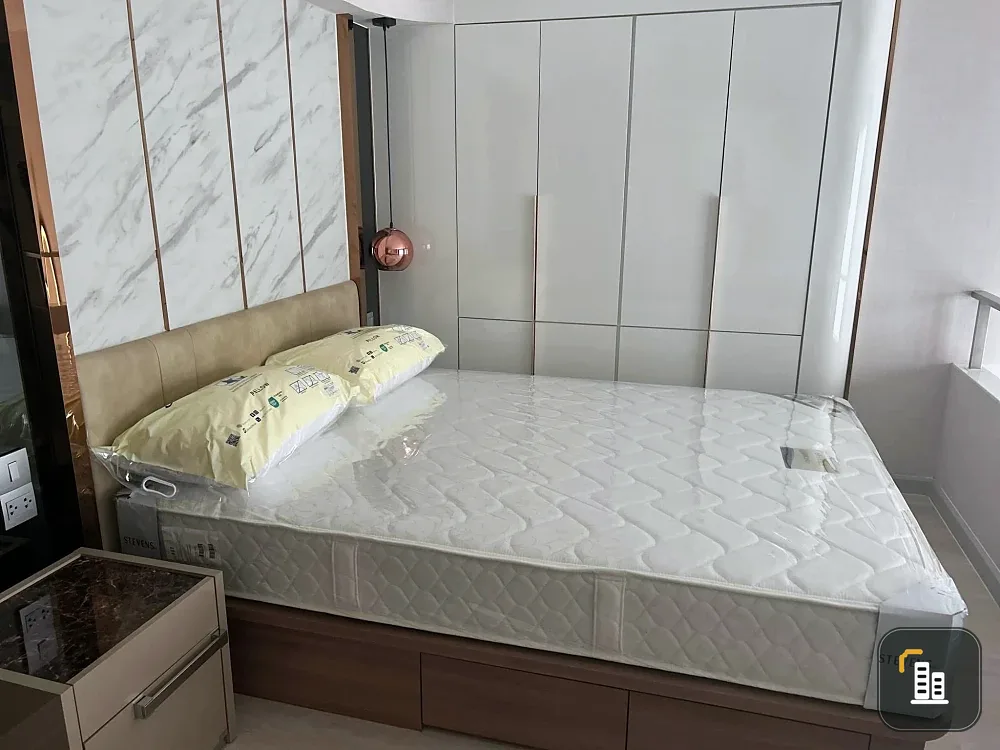 For rent: Knights Bridge Prime Sathorn. Beautifully decorated unit with a stunning color scheme and high-quality built-in furniture. Amazing view. Booknow