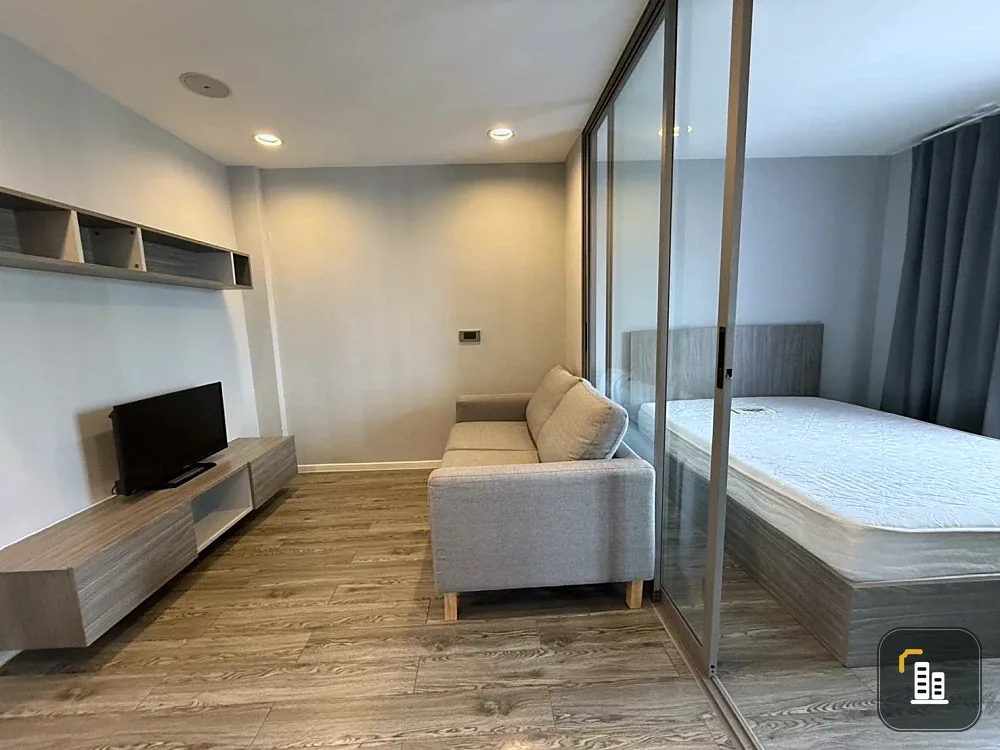 For sale: Modiz Ladprao 18, 8th floor (top floor) with rooftop/sky level, fully furnished, ready to move in.